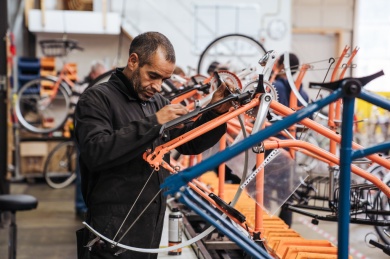 Sfeerimpressie van Fietstechniek en logistiek: Leerwerk trajecten (externe leerstages) en werkfit bij  Roetz Fair Factory