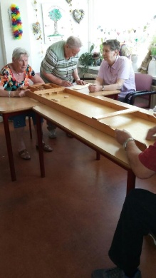Sfeerimpressie van Gezellig samen sjoelen op woensdagmiddag bij  Stichting Het Baken