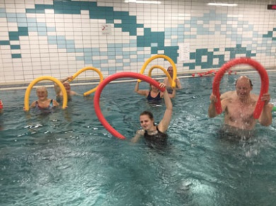 Sfeerimpressie van Gymnastiek in extra verwarmd water voor mensen met chronische aandoeningen 55-plus, Stadsdeel West bij  Meer Bewegen Voor Ouderen