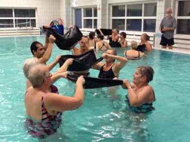 Sfeerimpressie van Gymnastiek in het water met fibromyalgie, Gemeente Diemen bij  Meer Bewegen Voor Ouderen