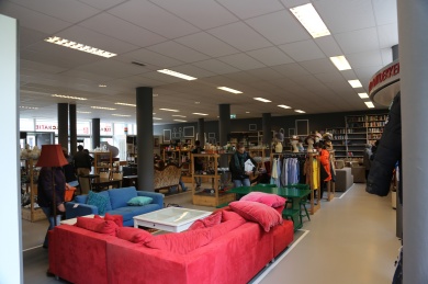 Sfeerimpressie van Magazijn medewerker in Spaarndammerbuurt bij  Kringloopwinkel De Lokatie