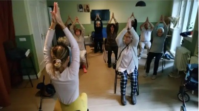 Sfeerimpressie van Stoelyoga bij SOOZ