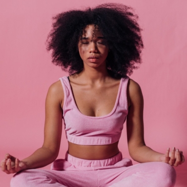 Sfeerimpressie van Vinyasa yoga bij Civic Amsterdam