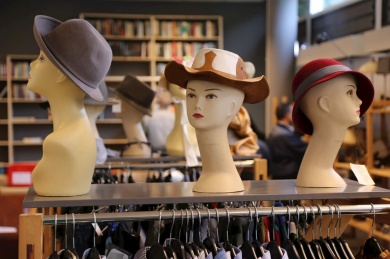 Sfeerimpressie van Winkel medewerker Buikslotermeerplein bij Kringloopwinkel De Lokatie