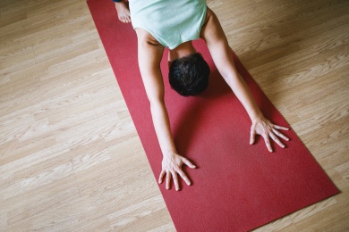 Sfeerimpressie van Yoga 55-plus Stadsdeel Centrum bij  Meer Bewegen Voor Ouderen