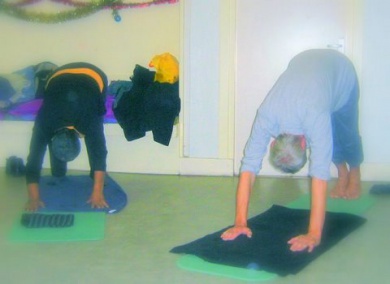 Sfeerimpressie van Yoga 55-plus Stadsdeel Zuid bij  Meer Bewegen Voor Ouderen