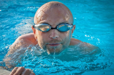Sfeerimpressie van Zwemmen met een visuele beperking bij  Cormeta